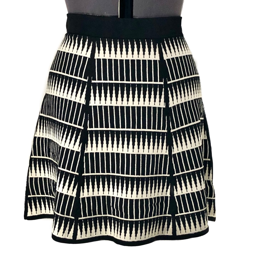 Max Studio Sweater Skirt Black Ivory Geometric